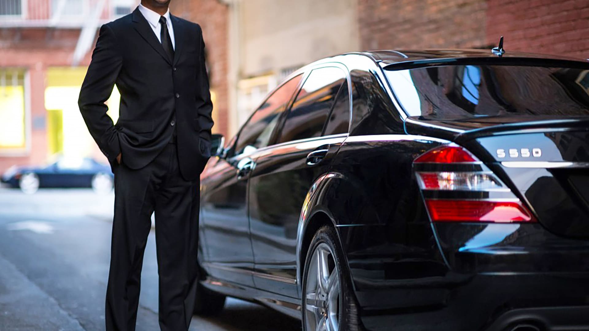 Diniz Tours Mercedes Driver